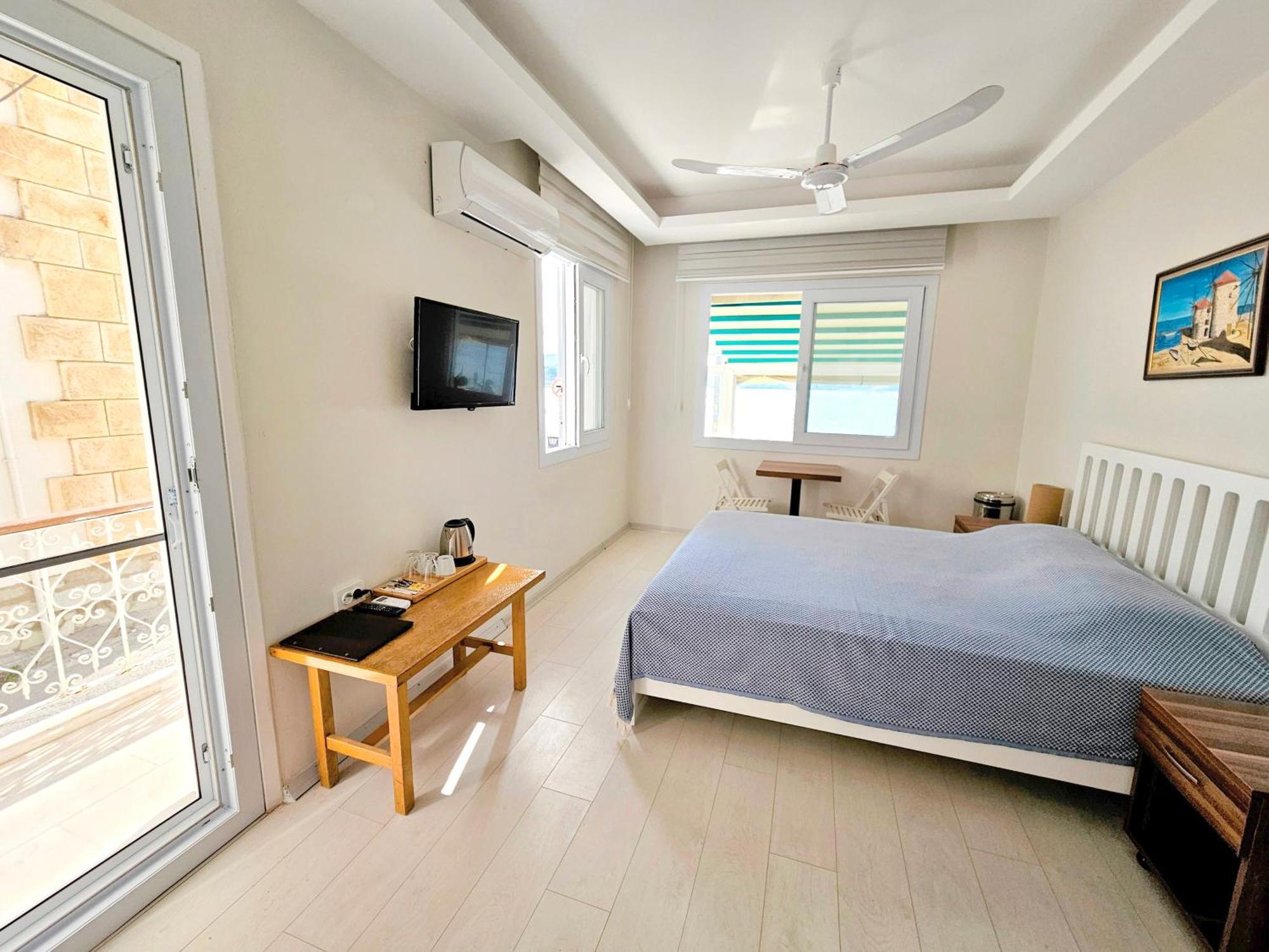 มิดิลลี โคนาค Hotel โฟชา ภายนอก รูปภาพ